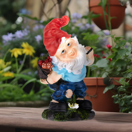 Nain de jardin avec panier de récolte