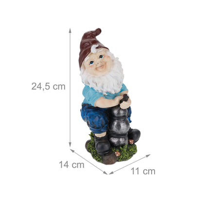 Nain de jardin avec pompe à eau