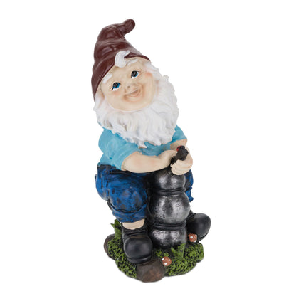 Nain de jardin avec pompe à eau