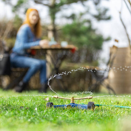 Garden sprinkler 2-arm with wheels
