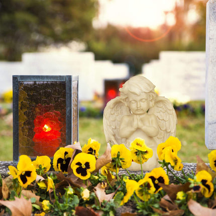 Grave angel praying