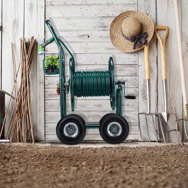 Grüner Gartenschlauchwagen mit Rolle für 4 Räder