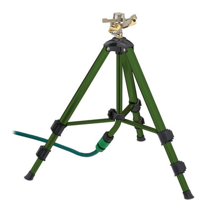 Grüner Sprinkler mit Metallständer