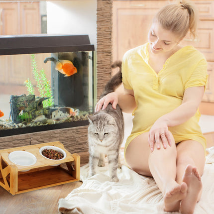 Höhenverstellbarer Futterplatz für Katzen
