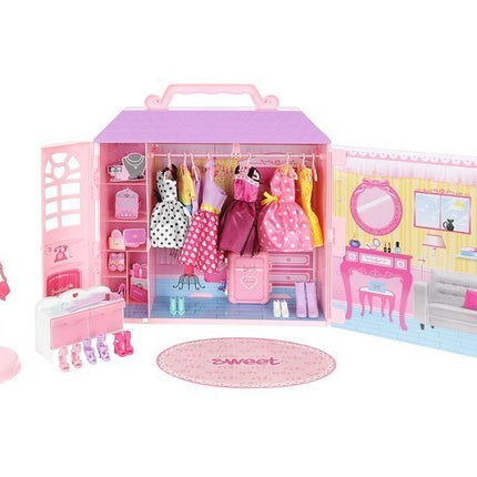 Haus mit Kleidung + Puppe 
