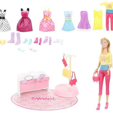 Haus mit Kleidung + Puppe 
