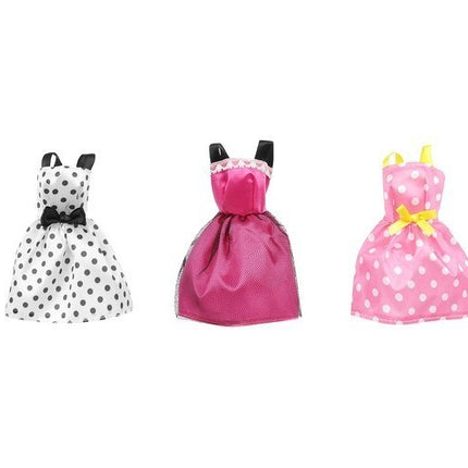 Haus mit Kleidung + Puppe 