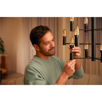 Hue White Ambiance Filament E14 Krone 350 lm 1er-Pack