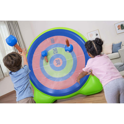 Aufblasbares Zielscheibenspiel für den Garten mit Bällen und Äxten
