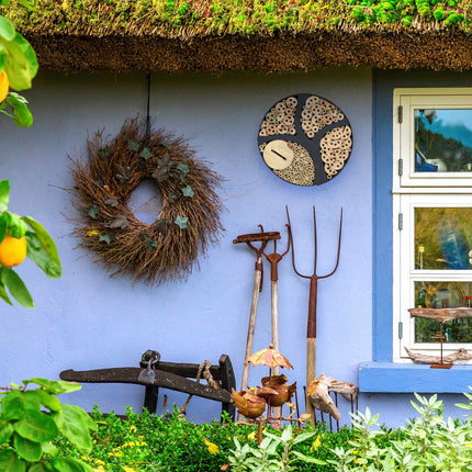 Insect hotel round