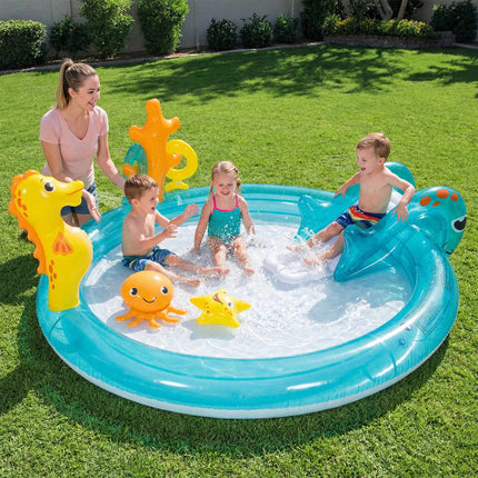 Aufblasbarer Wasserspielplatz für Kinder mit Rutsche und Sprinkler