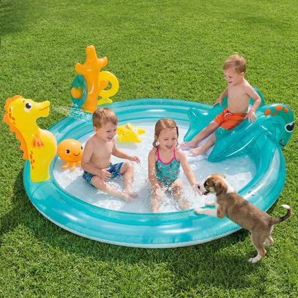 Aufblasbarer Wasserspielplatz für Kinder mit Rutsche und Sprinkler