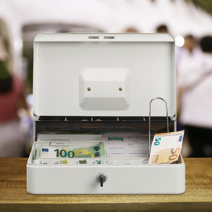 Lockable cash drawer