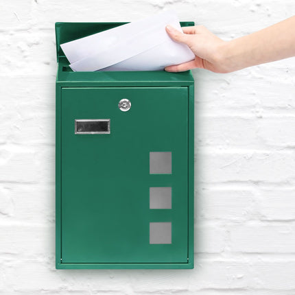 Briefkasten mit 3 quadratischen Sichtfenstern