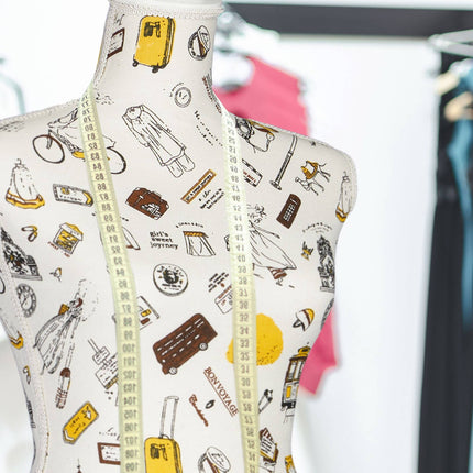 Make-up mannequin with adjustable height