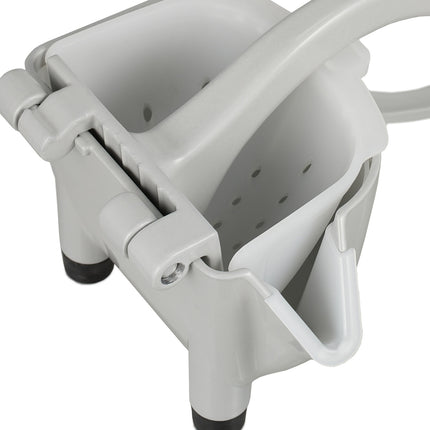 Manual lemon squeezer