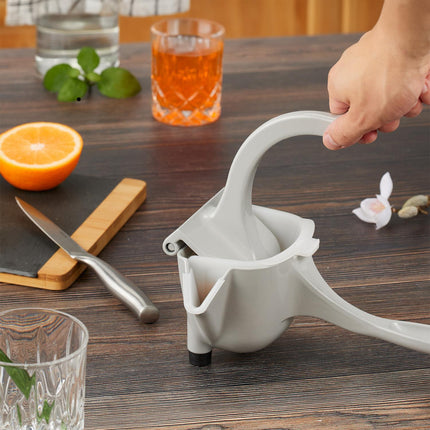 Manual lemon squeezer