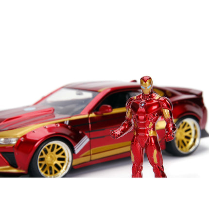 Marvel Ironman 2016 Chevy Camaro SS s figurkou 1:24