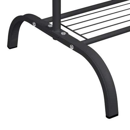 Cintre en métal avec étagère