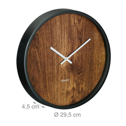 Moderne Wanduhr in Holzoptik