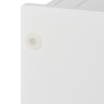 Schmaler Badezimmerschrank mit Toilettenpapierhalter
