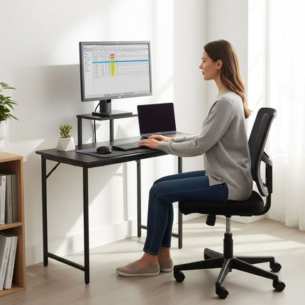 Schmaler schwarzer Computertisch mit Monitorablage