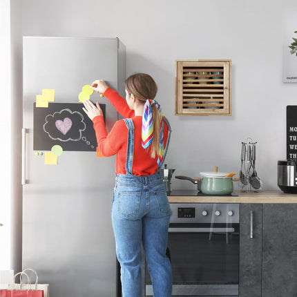 Schmaler Wandschrank mit Tür