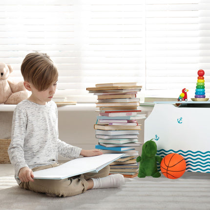 Maritime Spielzeugkiste mit Bücherregalen