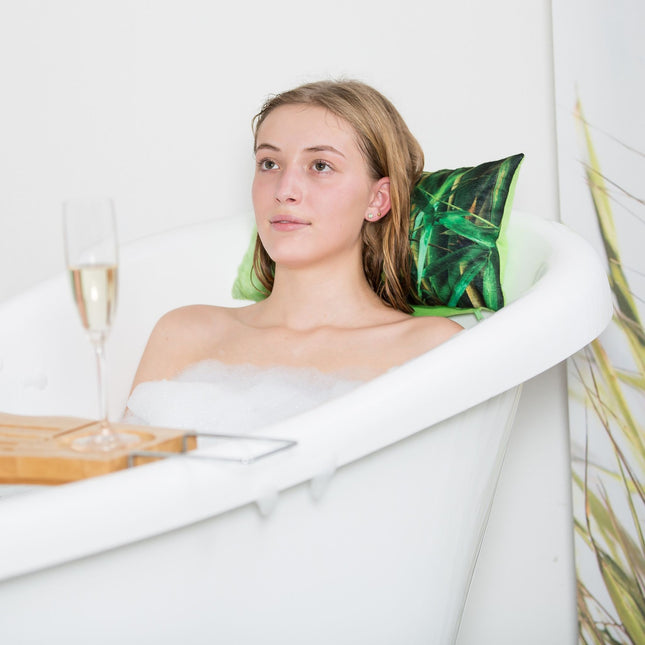 Neck pillow for bathtub
