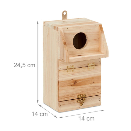 Nest box with cleaning hatch