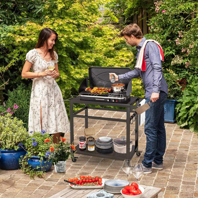 Outdoor-Grillwagen mit zwei Ablageflächen, 4 feststellbaren Rädern und seitlichem Griff, schwarz