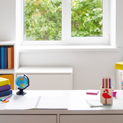 Pen holder with flamingo