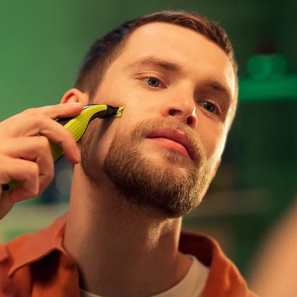 Philips OneBlade 360 Face Hybrid Trimmer and Shaver, 3 Stubble Combs, IPX7