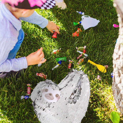 Pinata Faultier mit Keule und Maske