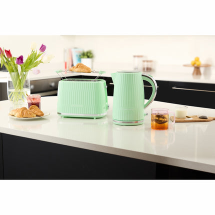 Pistazienfarbener Wasserkocher und Toaster im Set, kompaktes Design