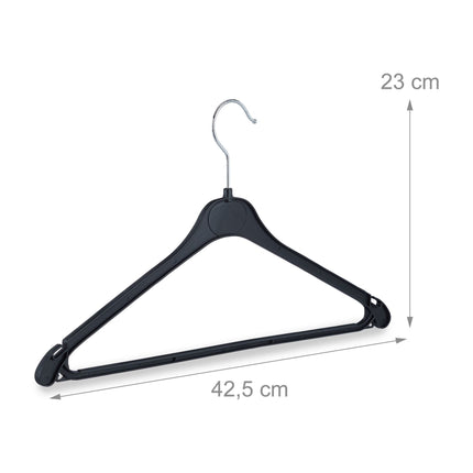 Cintres en plastique dans un ensemble