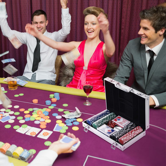 Pokerset mit 200 Chips, Karten und Würfeln im Aluminiumkoffer