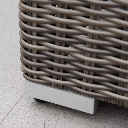 Verstellbare Sonnenliege aus Polyrattan mit Tisch und Kissen