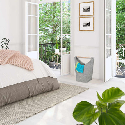 Portable laundry box in felt