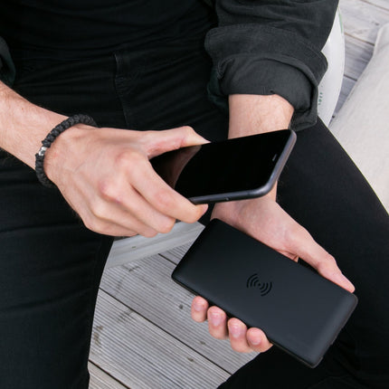 Powerbank 10000 mAh 12W + kabelloses Laden