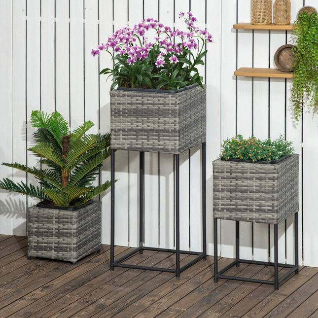 Blumenkasten aus grauem Rattan mit Ständer und Abzugsloch