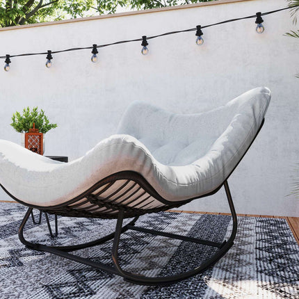 Rattan-Schaukelbank für den Garten mit Stahlrahmen und Kissen