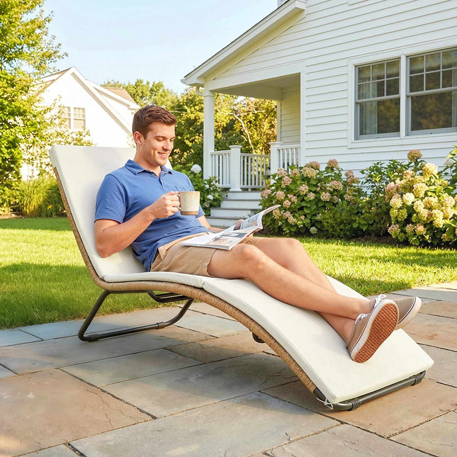 Sonnenliege aus Rattan mit Kissen, ergonomische S-Kurve, 195 cm