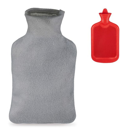 Rote Wärmflasche mit grauem Bezug