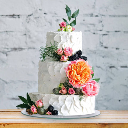 Rotating glass cake plate