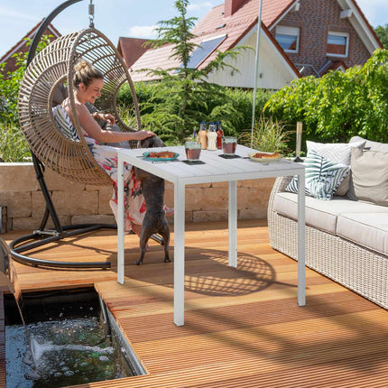 Round garden table in rattan look