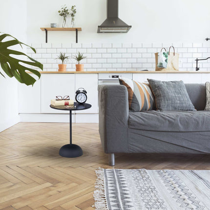 Round side table in black