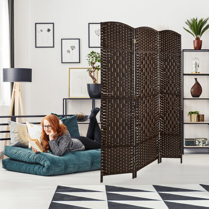 Screen wall with 3 panels