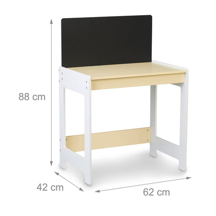 Kindersitzgruppe mit Tafel