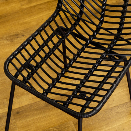 2 Esszimmerstühle aus schwarzem Rattan mit Rückenlehne